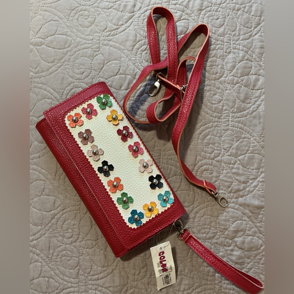 New Red Floral Accent Crossbody Wallet Wristlet Bag w Detachable Shoulder Strap - Picture 2 of 11